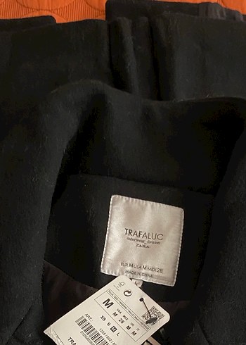 Düğmeli Siyah Kaban - Görsel 7