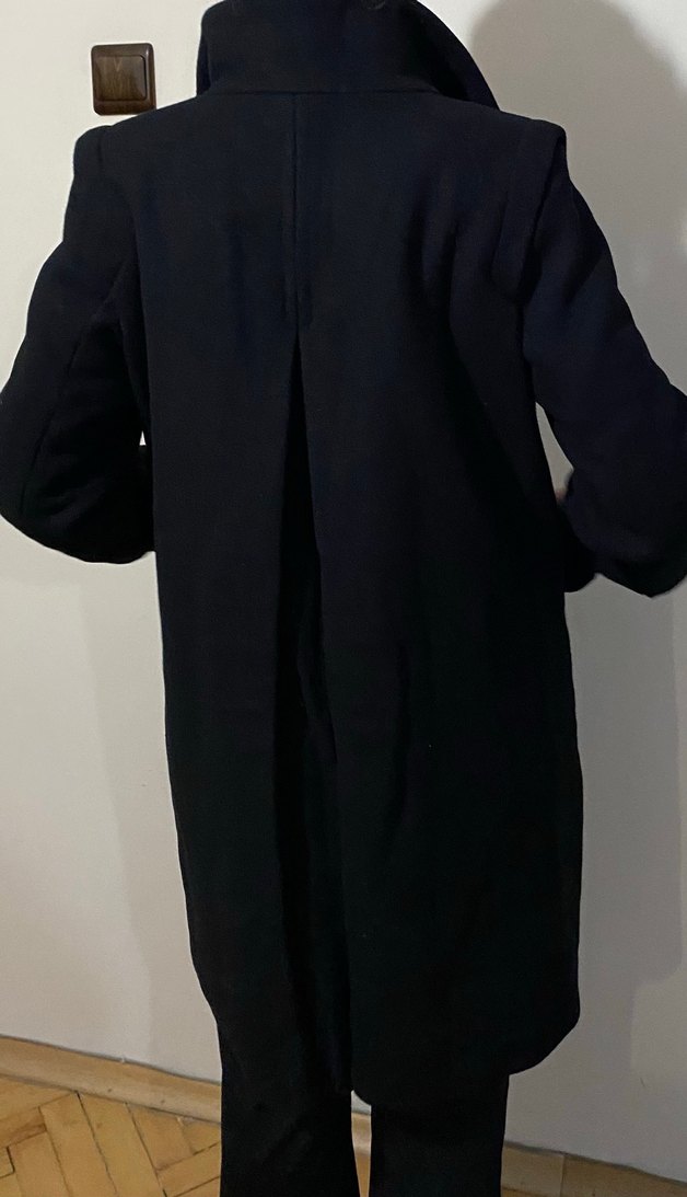 Düğmeli Siyah Kaban - Görsel 3