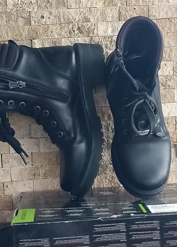 Siyah Gotik Kadın Botları Tokalı Blok Topuk - Görsel 3