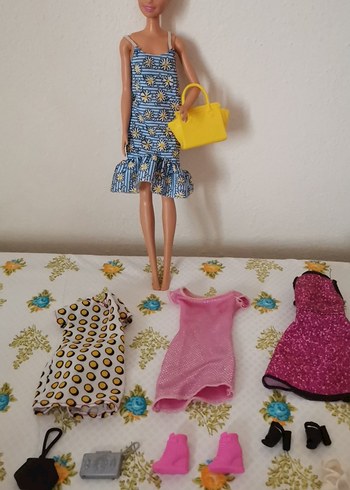 Barbie Barbie Bebek ve Kıyafet Seti