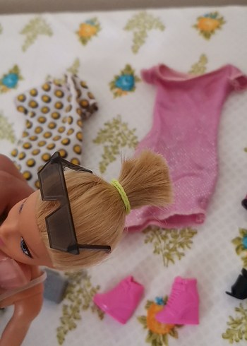  Beden Renk Barbie Bebek ve Kıyafet Seti