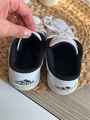 28 Beden beyaz Renk Adidas çocuk ayakkabı