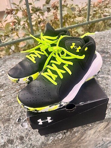 UNDER ARMOUR ÇOCUK 38,5 NUMARA BASKETBOL