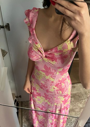 Pembe Çiçek Desenli Drapeli Uzun Elbise - Görsel 2