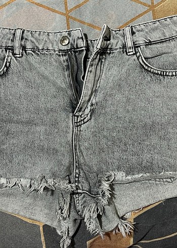 Gri Düğmeli Salaş Mini Kot Şort - Görsel 3