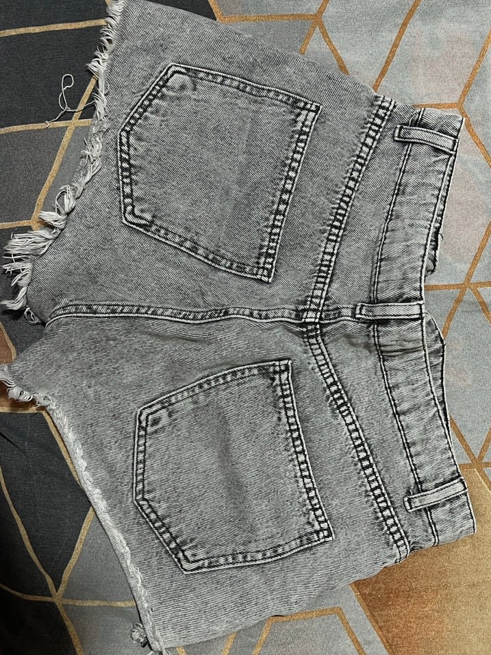 Gri Düğmeli Salaş Mini Kot Şort - Görsel 2