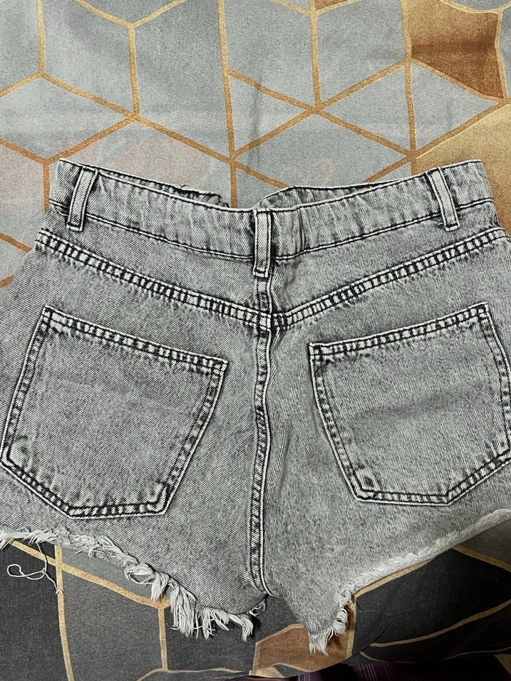 Gri Düğmeli Salaş Mini Kot Şort - Görsel 5