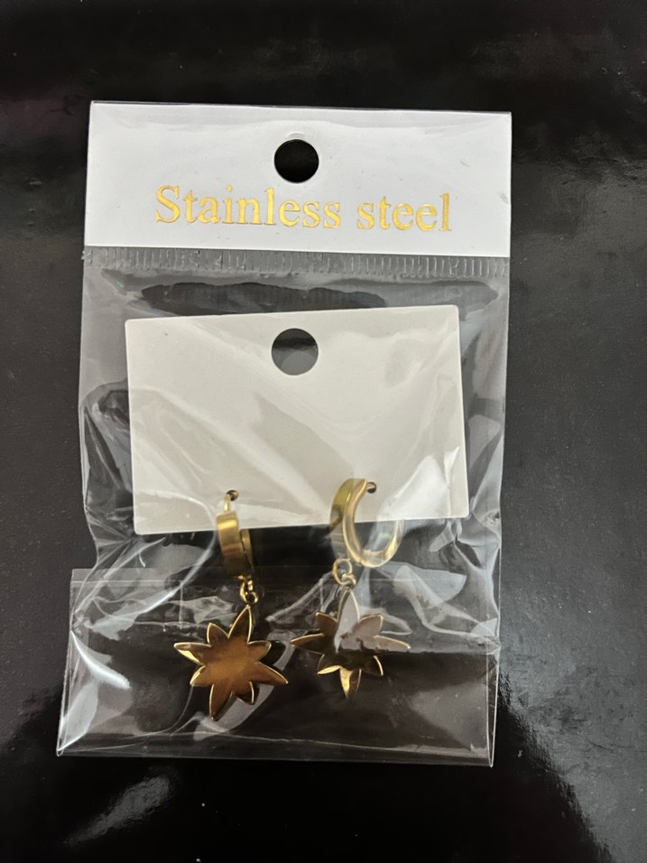 Altın Renkli Mini Yıldız Küpeler - Görsel 2