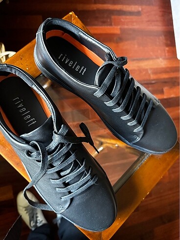 Sneakers black men