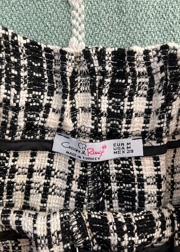 Siyah Beyaz Detaylı Kadın Mini Şort Pilili - Görsel 2