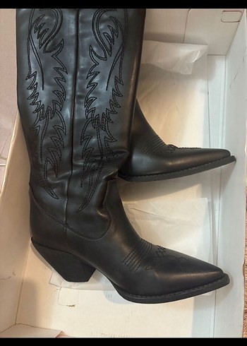 Siyah Nakışlı Kadın Dizüstü Gotik Deri Çizme - Görsel 5