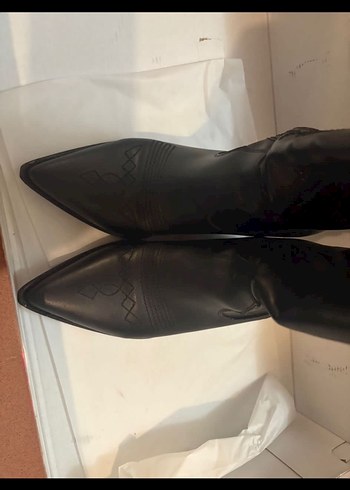 Siyah Nakışlı Kadın Dizüstü Gotik Deri Çizme - Görsel 4