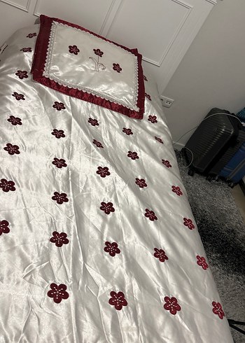 Bordo Nakışlı Parlak Yatak Örtüsü çift kişilik - Görsel 3