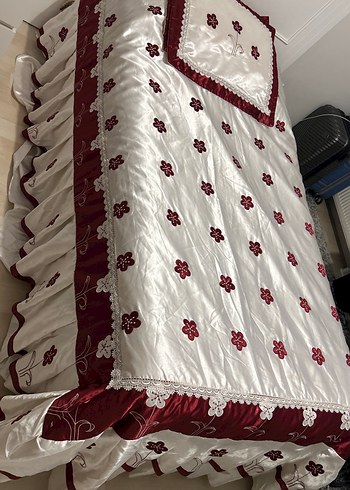 Bordo Nakışlı Parlak Yatak Örtüsü çift kişilik - Görsel 2
