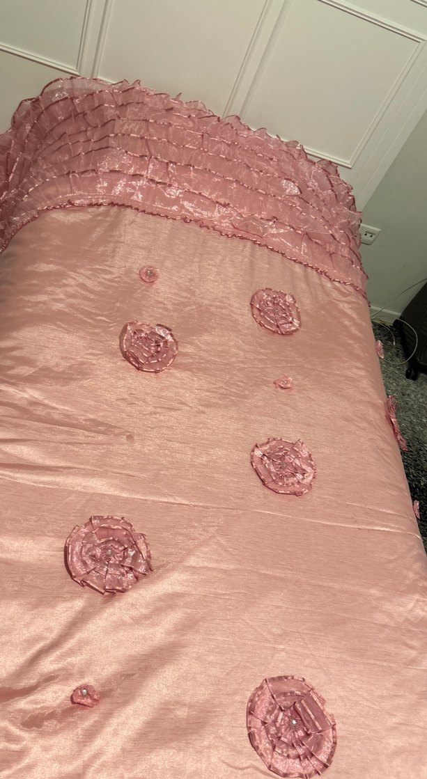 Pembe İşlemeli Parlak Yatak Örtüsü çift kişilik - Görsel 4