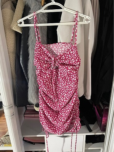 Pembe mini elbise
