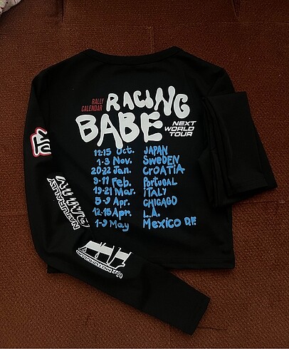 Bisiklet Yaka Uzun Kollu Racing Babe Baskılı Crop Bluz