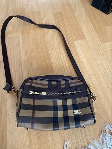Burberry omuz çantası