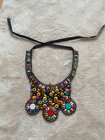 Kolye yakalık