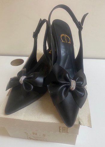 Siyah Fiyonklu İnce Topuklu Kadın Ayakkabı - Görsel 2