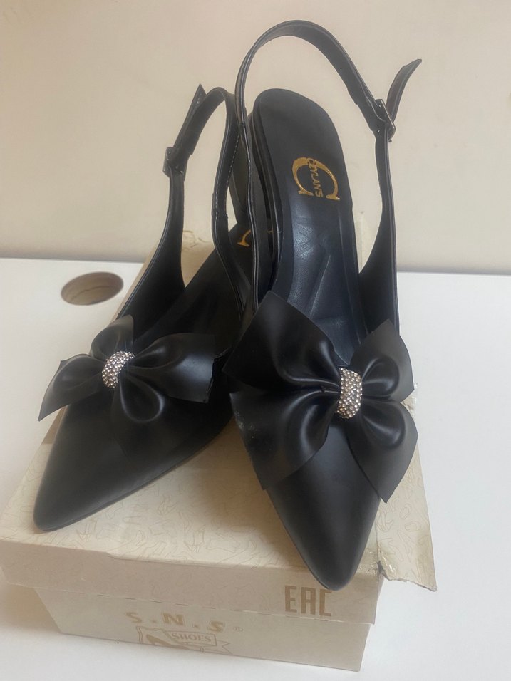 Siyah Fiyonklu İnce Topuklu Kadın Ayakkabı - Görsel 2