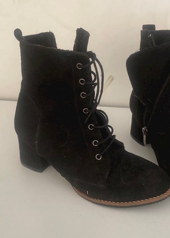 Siyah Süet Gotik Tokalı Topuklu Bot - Görsel 3