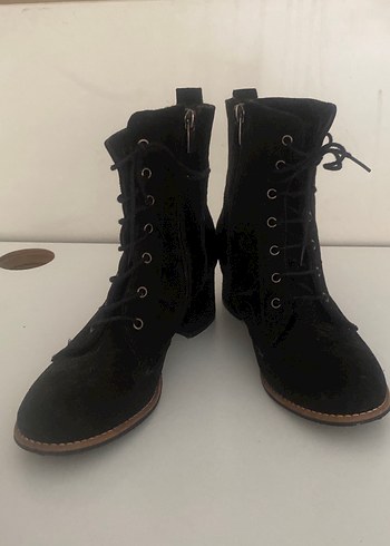 Siyah Süet Gotik Tokalı Topuklu Bot - Görsel 5