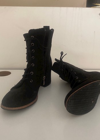 Siyah Süet Gotik Tokalı Topuklu Bot - Görsel 2