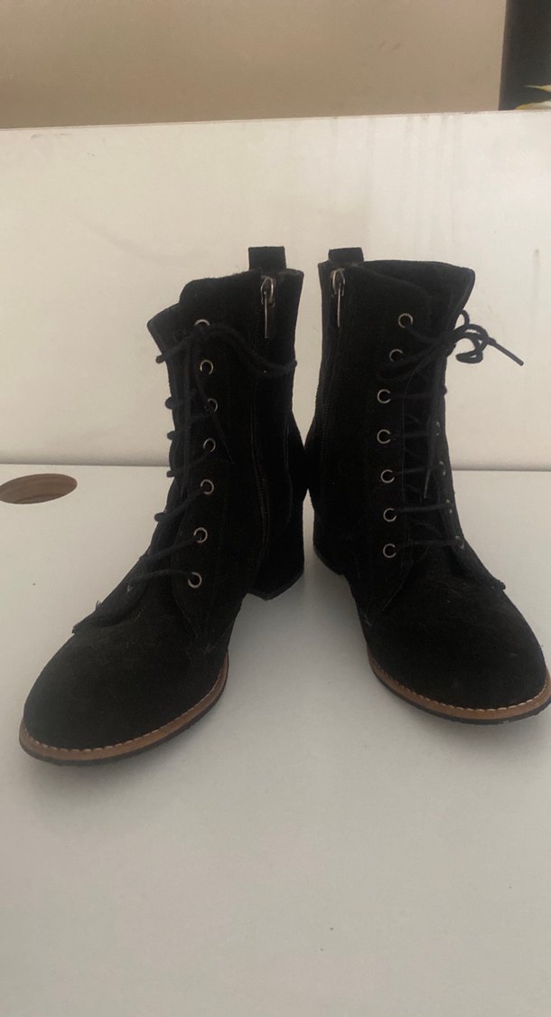 Siyah Süet Gotik Tokalı Topuklu Bot - Görsel 5