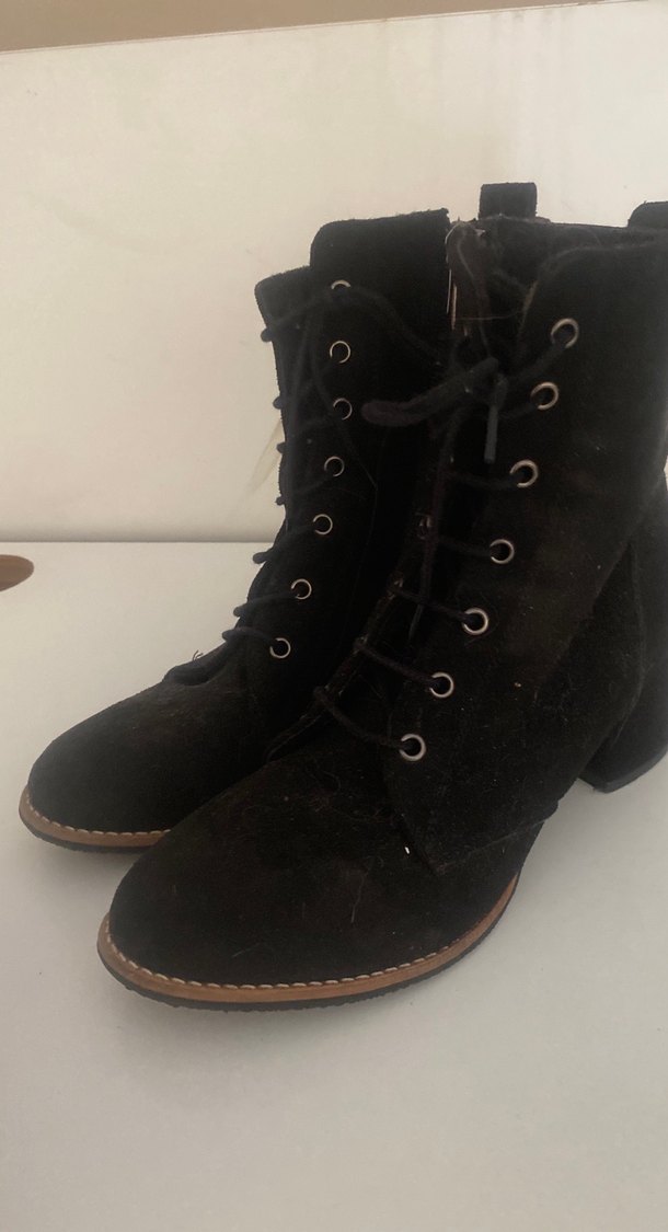 Siyah Süet Gotik Tokalı Topuklu Bot - Görsel 4