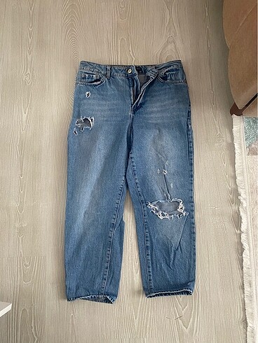 LC Waikiki LCW yırtık kot pantolon