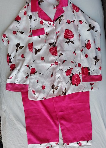 Çiçek Desenli Pembe Kadın Pijama Takımı Saten