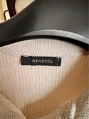 Trendyol & Milla Krem crop gömlek