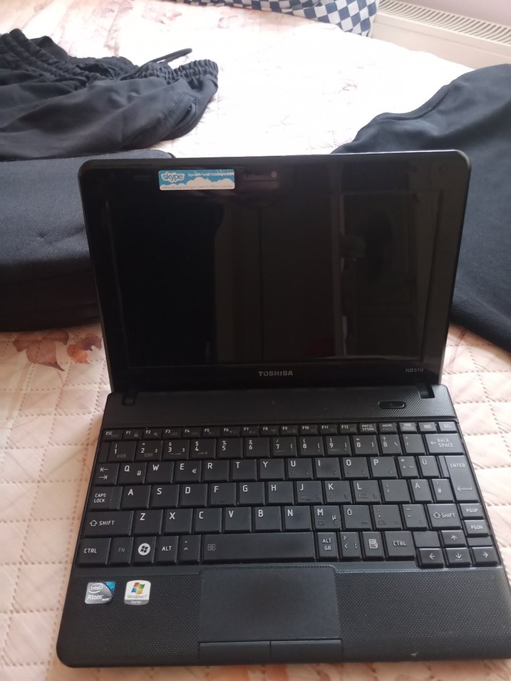 TOSHIBA Siyah Laptop - Görsel 2