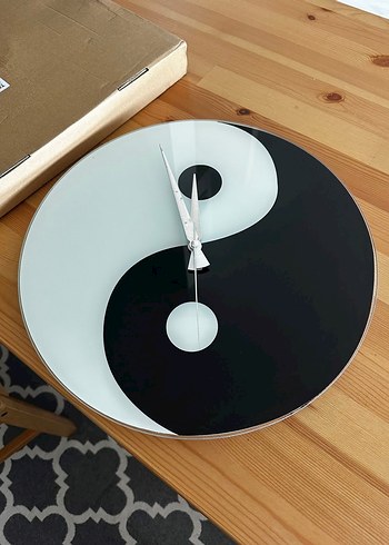 Yin Yang Desenli Duvar Saati