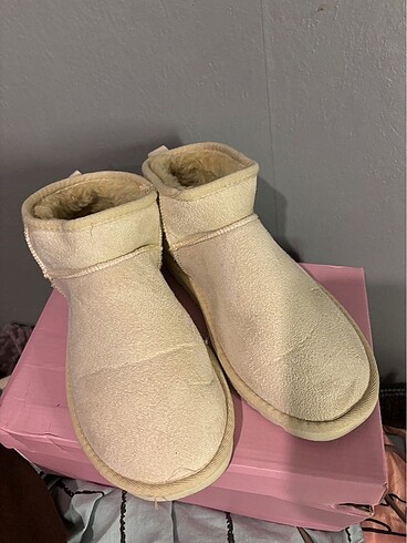 39 Beden ten rengi Renk Nişantaşı ugg