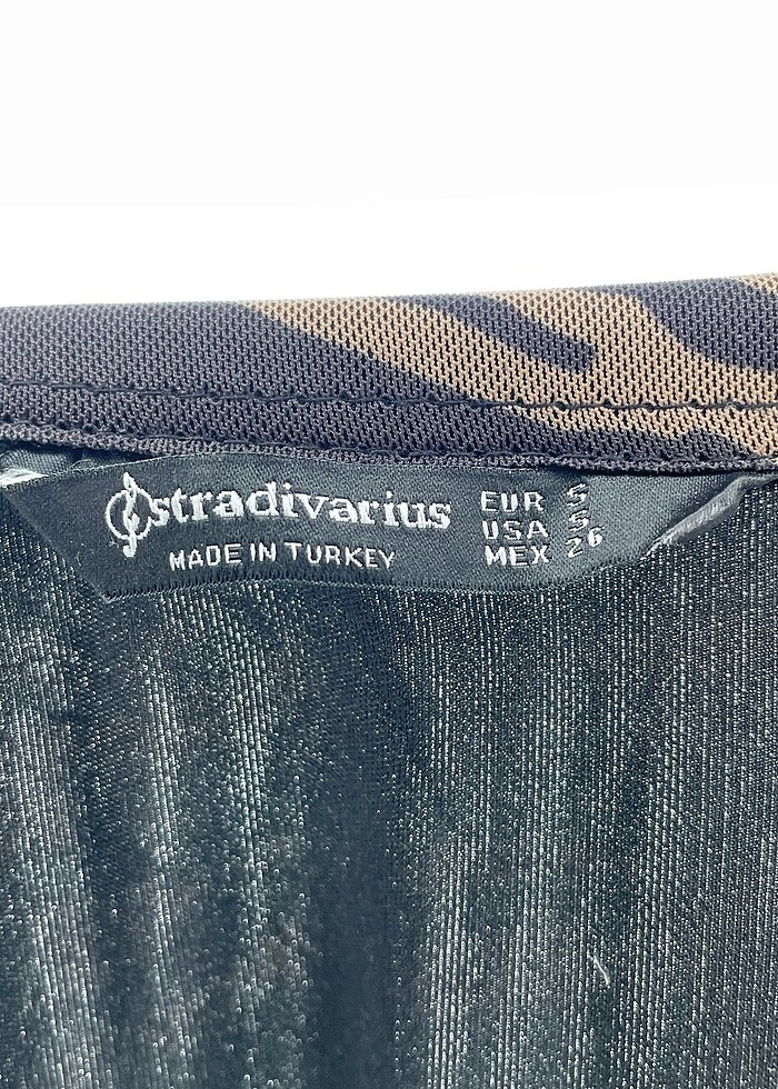 Stradivarius Kısa Elbise %70 İndirimli. - Görsel 4