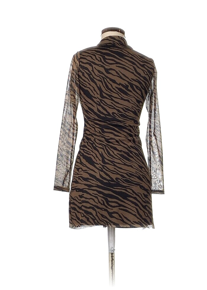 Stradivarius Kısa Elbise %70 İndirimli. - Görsel 3