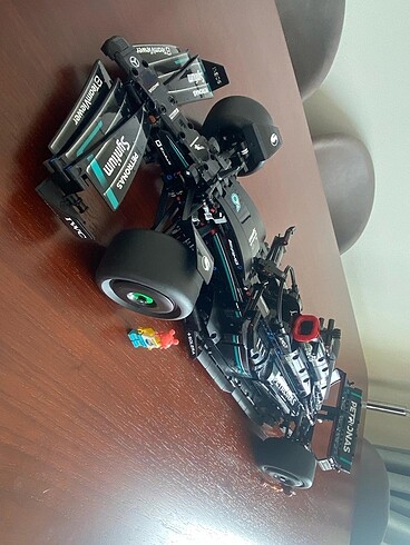 Diğer LEGO Mercedes-AMG F1 W14 E Performance 42171
