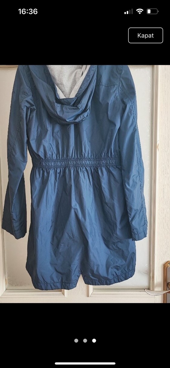 Düğmeli Uzun Mavi Kadın Yağmurluk - Görsel 3