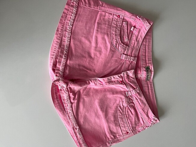 Pembe şort