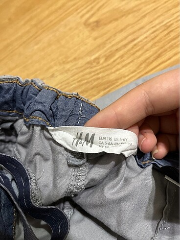H&M Erkek çocuk pantolon 5-6 yaş