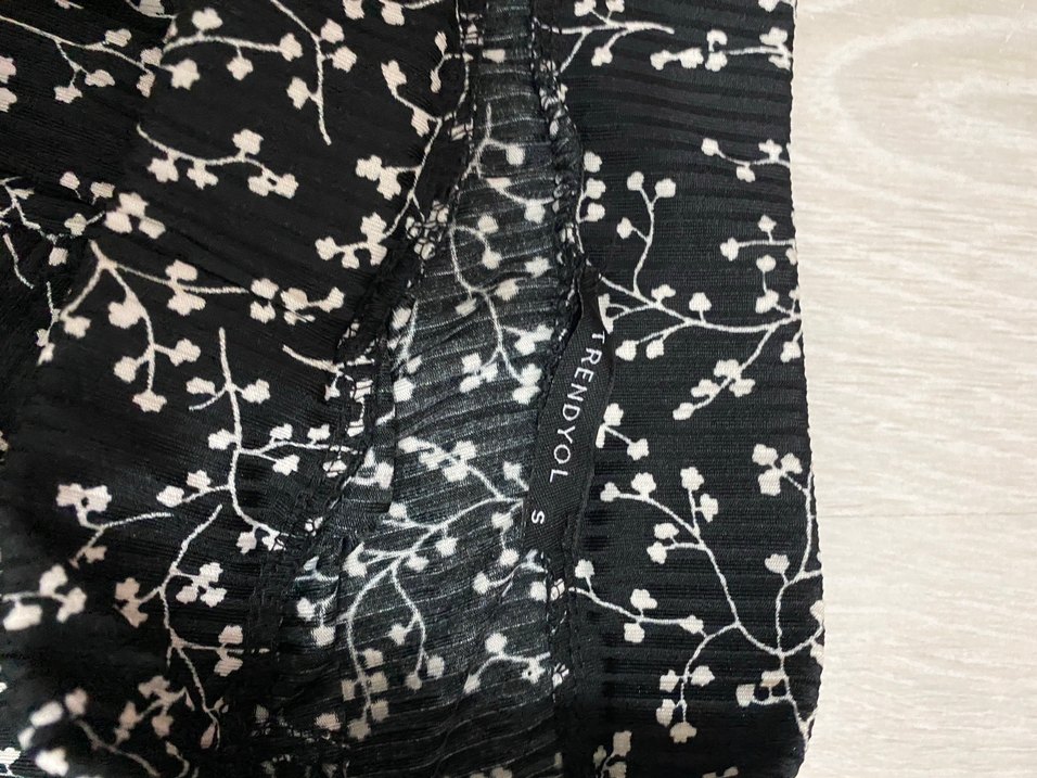 Trendyolmilla Desenli Volanlı Mini Siyah Etek - Görsel 3