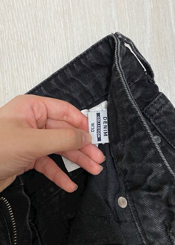 Defacto Siyah Yırtık Mini Denim Şort - Görsel 3