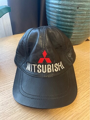 MITSUBISHI DERİ ŞAPKA