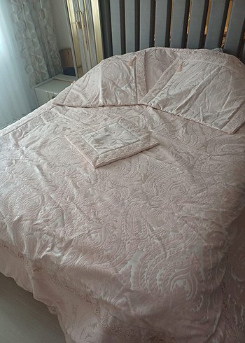 Nakışlı Pembe Yatak Örtüsü - Görsel 10