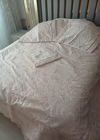 Nakışlı Pembe Yatak Örtüsü - Görsel 9