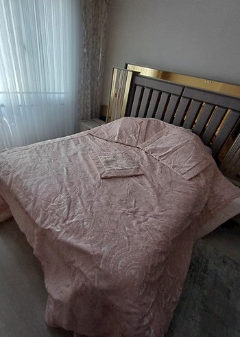 Nakışlı Pembe Yatak Örtüsü - Görsel 5