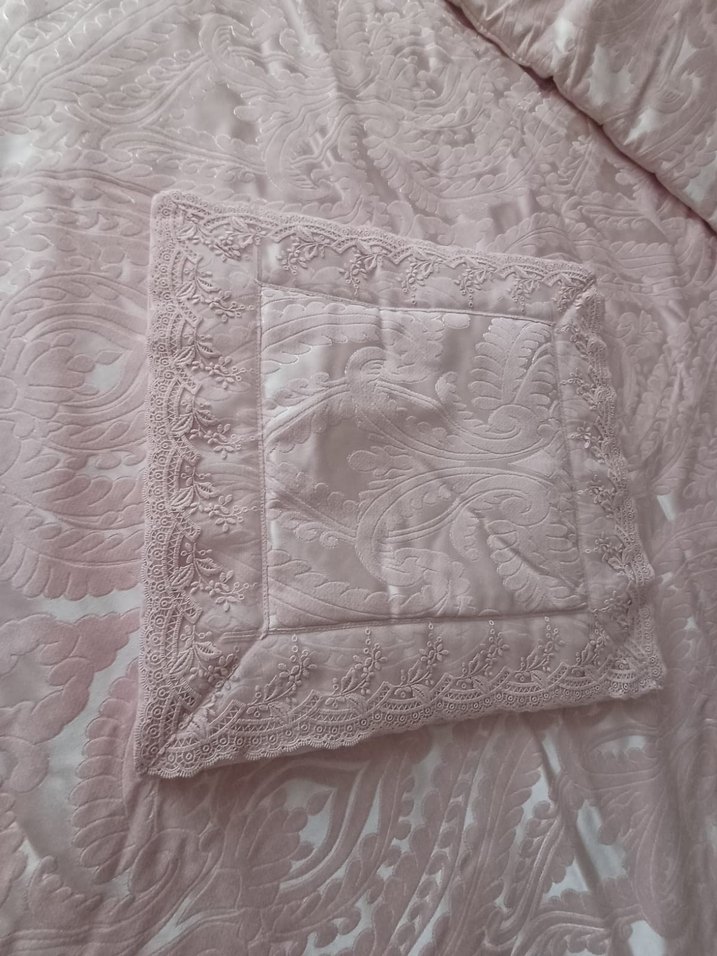 Nakışlı Pembe Yatak Örtüsü - Görsel 3
