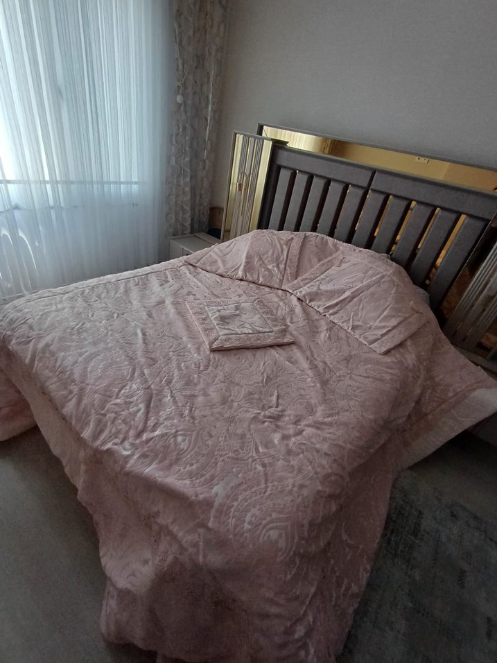Nakışlı Pembe Yatak Örtüsü - Görsel 5